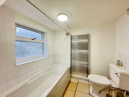 2 bedroom End of terrace house to let in Cowper Street, Town Centre, Luton, LU1