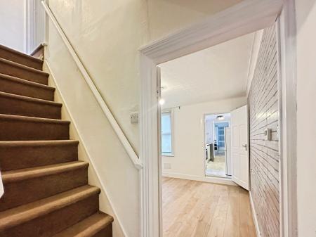 2 bedroom End of terrace house to let in Cowper Street, Town Centre, Luton, LU1