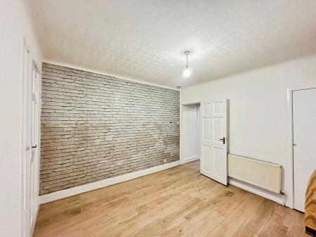 2 bedroom End of terrace house to let in Cowper Street, Town Centre, Luton, LU1