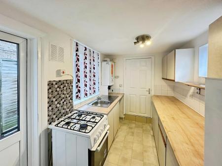 2 bedroom End of terrace house to let in Cowper Street, Town Centre, Luton, LU1