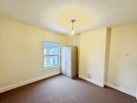 2 bedroom End of terrace house to let in Cowper Street, Town Centre, Luton, LU1