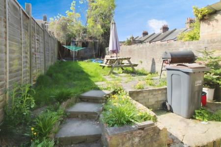 2 bedroom Flat to let in Cowper Street, Town Centre, Luton, LU1