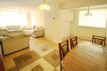 3 bedroom Terraced House to let in Chester Avenue, Luton, LU4