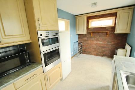 3 bedroom Terraced House to let in Chester Avenue, Luton, LU4
