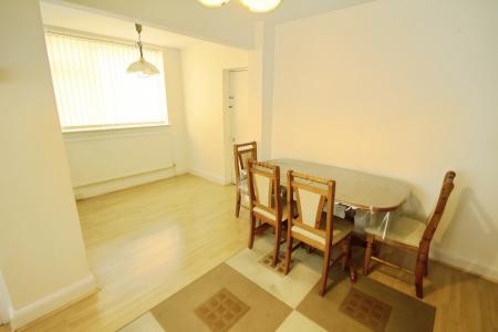 3 bedroom Terraced House to let in Chester Avenue, Luton, LU4