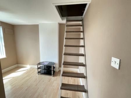 3 bedroom Terraced House to let in Chester Avenue, Luton, LU4