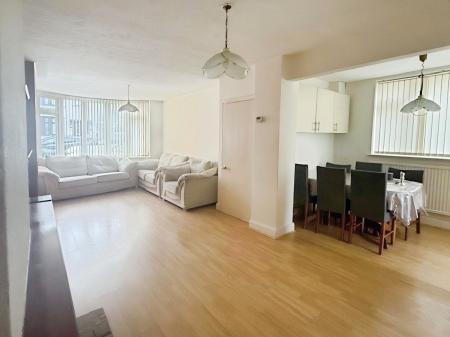 3 bedroom Terraced House to let in Chester Avenue, Luton, LU4