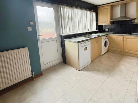 3 bedroom Terraced House to let in Chester Avenue, Luton, LU4