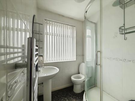 3 bedroom Terraced House to let in Chester Avenue, Luton, LU4