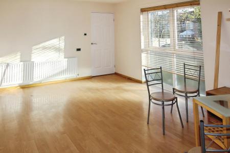 2 bedroom Flat to let in Church Street, Dunstable, LU5