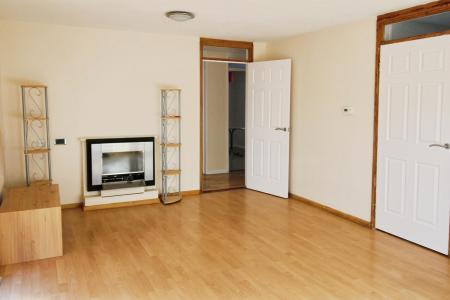 2 bedroom Flat to let in Church Street, Dunstable, LU5