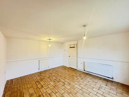 3 bedroom End of terrace house to let in Peregrine Road, Lewsey Farm, Luton, LU4