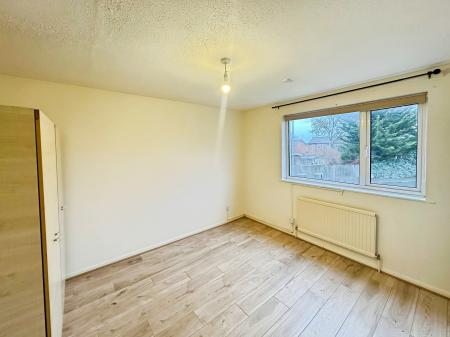 3 bedroom End of terrace house to let in Peregrine Road, Lewsey Farm, Luton, LU4