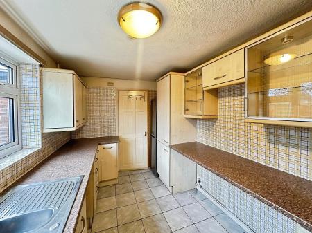 3 bedroom End of terrace house to let in Peregrine Road, Lewsey Farm, Luton, LU4