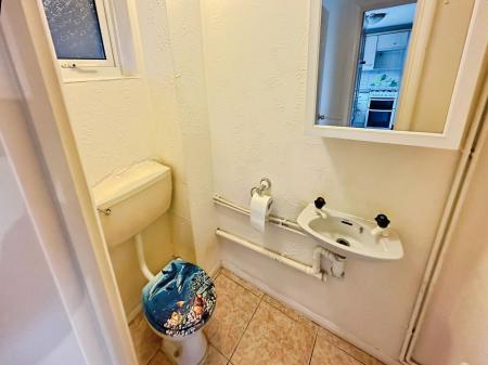 3 bedroom End of terrace house to let in Peregrine Road, Lewsey Farm, Luton, LU4