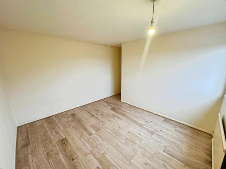 3 bedroom End of terrace house to let in Peregrine Road, Lewsey Farm, Luton, LU4