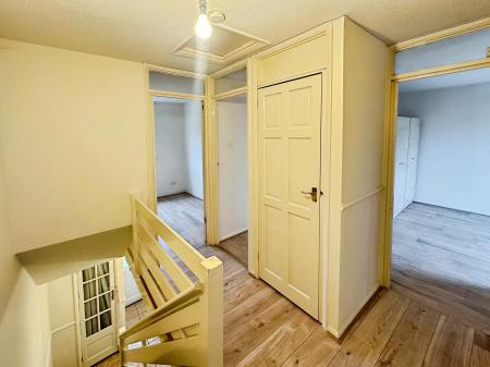 3 bedroom End of terrace house to let in Peregrine Road, Lewsey Farm, Luton, LU4