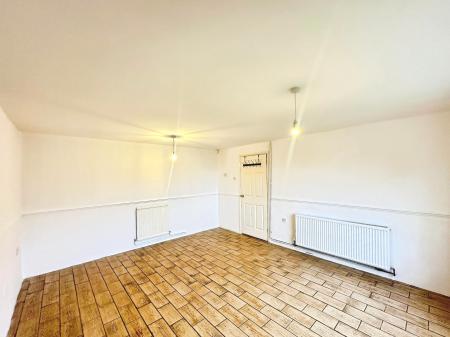 3 bedroom End of terrace house for sale in Peregrine Road, Lewsey Farm, Luton, LU4