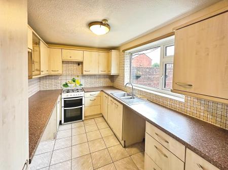 3 bedroom End of terrace house for sale in Peregrine Road, Lewsey Farm, Luton, LU4