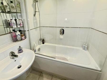2 bedroom Flat to let in 118 Midland Road, Town Centre, Luton, LU2