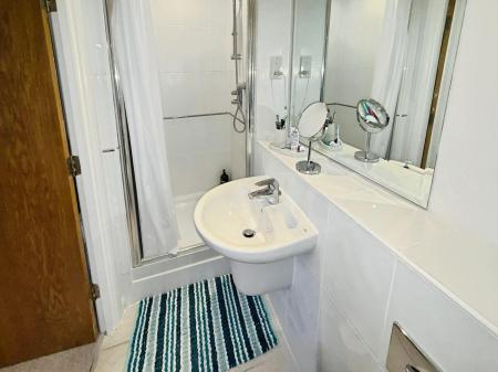 2 bedroom Flat to let in 118 Midland Road, Town Centre, Luton, LU2