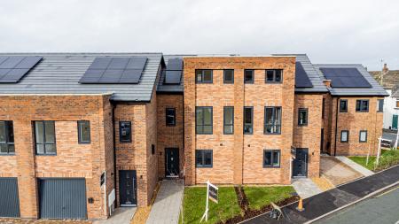 4 bedroom Town house for sale in Greenhills Close, Macclesfield, SK11