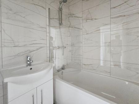 2 bedroom Flat to let in Weston Square, Macclesfield, SK11