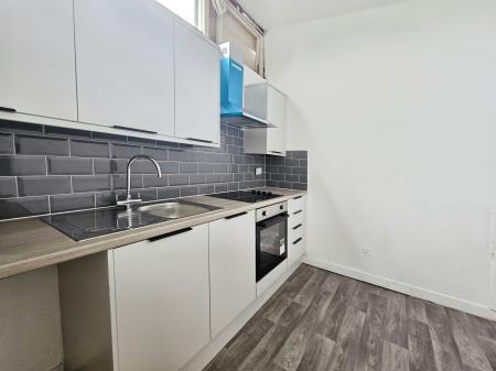 2 bedroom Flat to let in Weston Square, Macclesfield, SK11