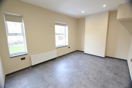 3 bedroom Terraced House to let in Hurdsfield Road, Macclesfield, SK10