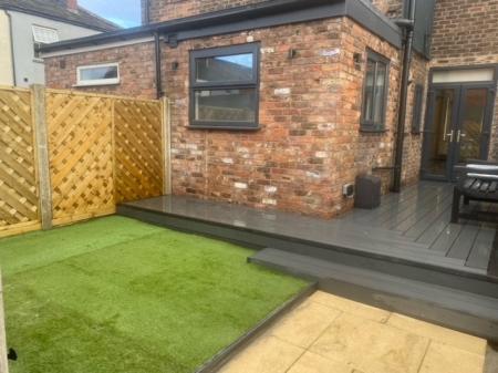 3 bedroom Terraced House to let in Hurdsfield Road, Macclesfield, SK10