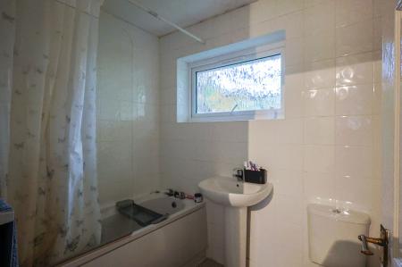 2 bedroom Flat to let in Beech Farm Drive, Macclesfield, SK10