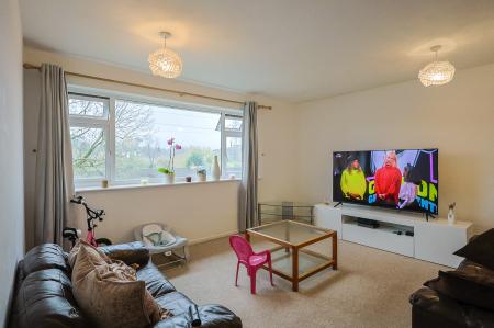 2 bedroom Flat to let in Beech Farm Drive, Macclesfield, SK10