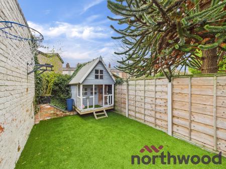 2 bedroom Terraced House to let in Brown Street, Macclesfield, SK11