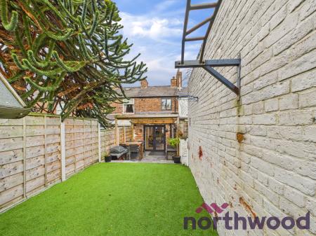 2 bedroom Terraced House to let in Brown Street, Macclesfield, SK11