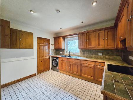 3 bedroom Semi-detached house to let in Kingsway, Bollington, SK10