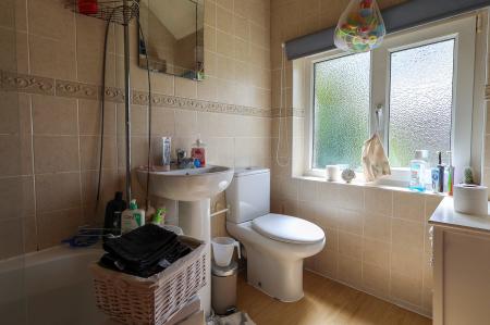 3 bedroom Semi-detached house to let in Kingsway, Bollington, SK10