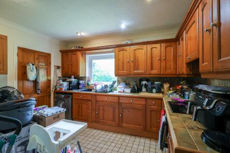 3 bedroom Semi-detached house to let in Kingsway, Bollington, SK10