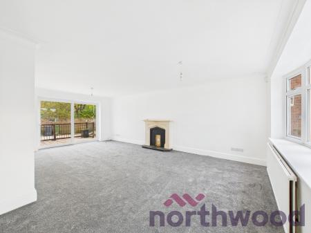 4 bedroom Detached house to let in Rugby Drive, Macclesfield, SK10