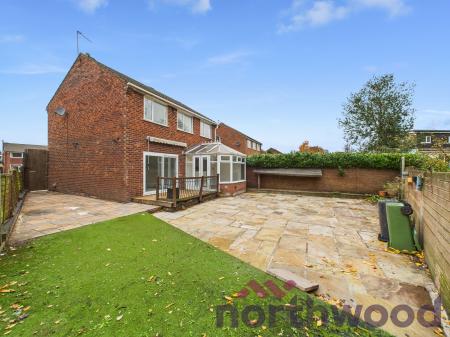 4 bedroom Detached house to let in Rugby Drive, Macclesfield, SK10