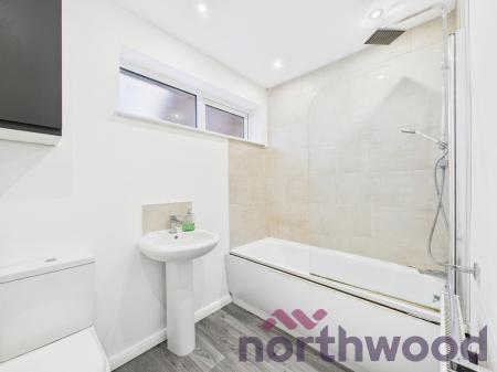 4 bedroom Detached house to let in Rugby Drive, Macclesfield, SK10