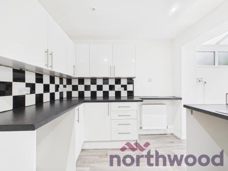 4 bedroom Detached house to let in Rugby Drive, Macclesfield, SK10