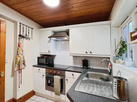 2 bedroom Terraced House to let in High Street, Macclesfield, SK11