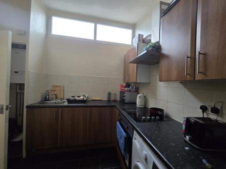 2 bedroom Flat to let in Weston Square, Macclesfield, SK11