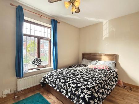 2 bedroom Terraced House to let in High Street, Macclesfield, SK11