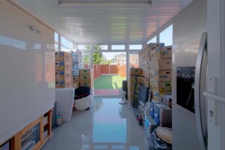 3 bedroom Terraced House for sale in Gascons Grove, Slough, SL2