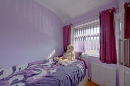 3 bedroom Terraced House for sale in Gascons Grove, Slough, SL2