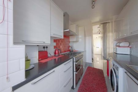3 bedroom Terraced House for sale in Gascons Grove, Slough, SL2