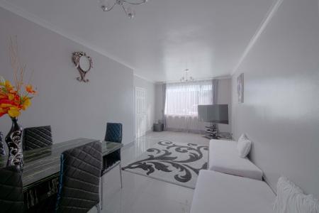 3 bedroom Terraced House for sale in Gascons Grove, Slough, SL2