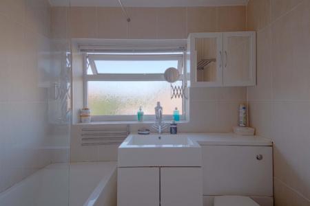 3 bedroom Terraced House for sale in Gascons Grove, Slough, SL2