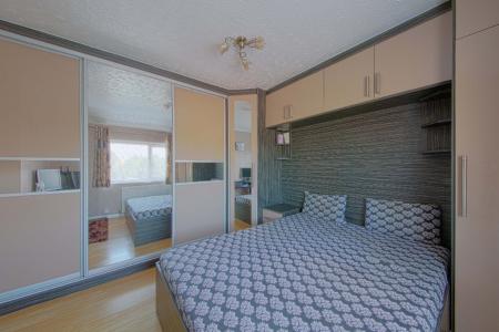 3 bedroom Terraced House for sale in Gascons Grove, Slough, SL2